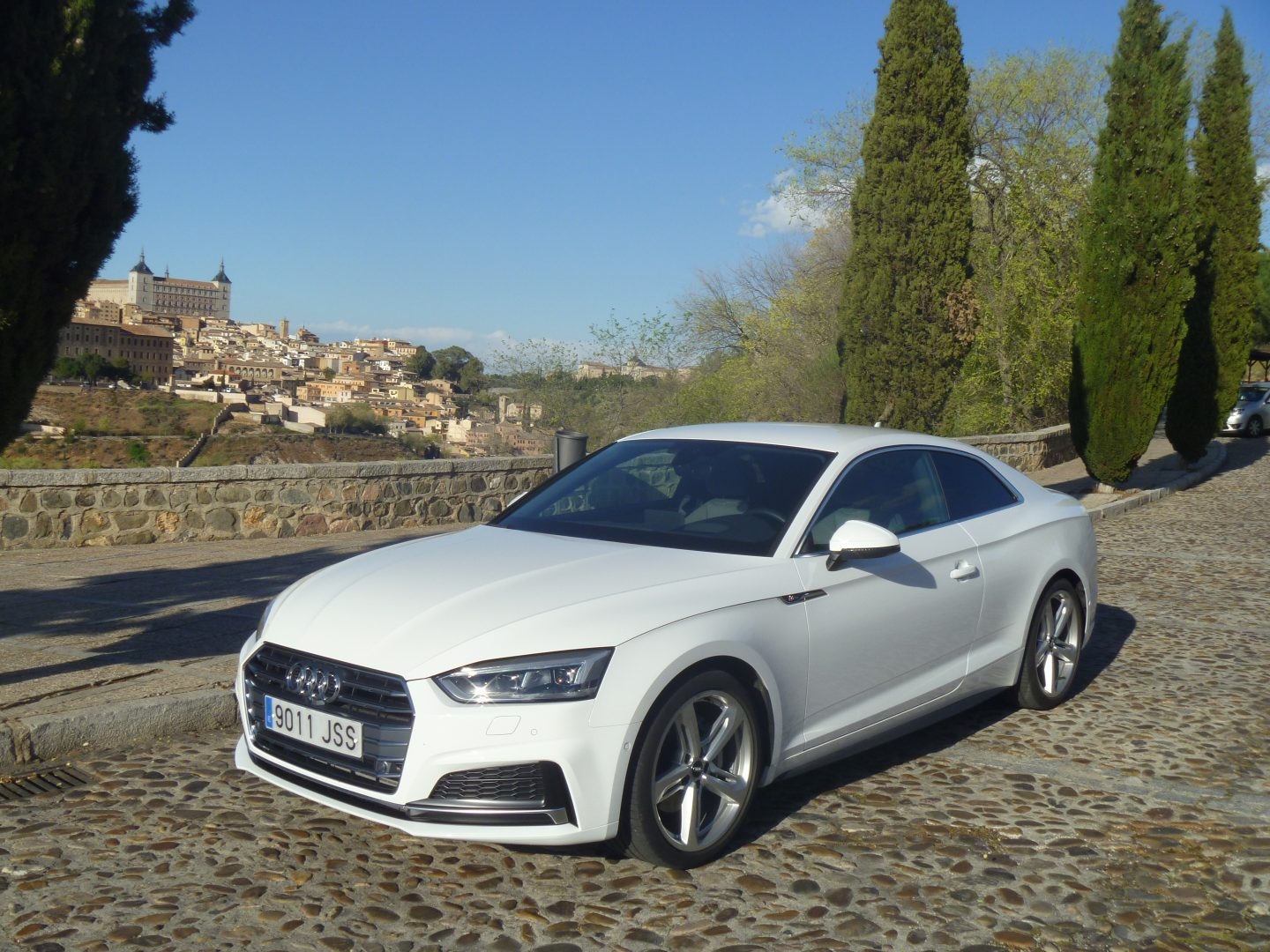 La segunda generación del Audi A5 Coupé potencia la esencia del modelo primitivo acentuando algunos de sus rasgos más característicos, como la línea de cintura en forma de onda.