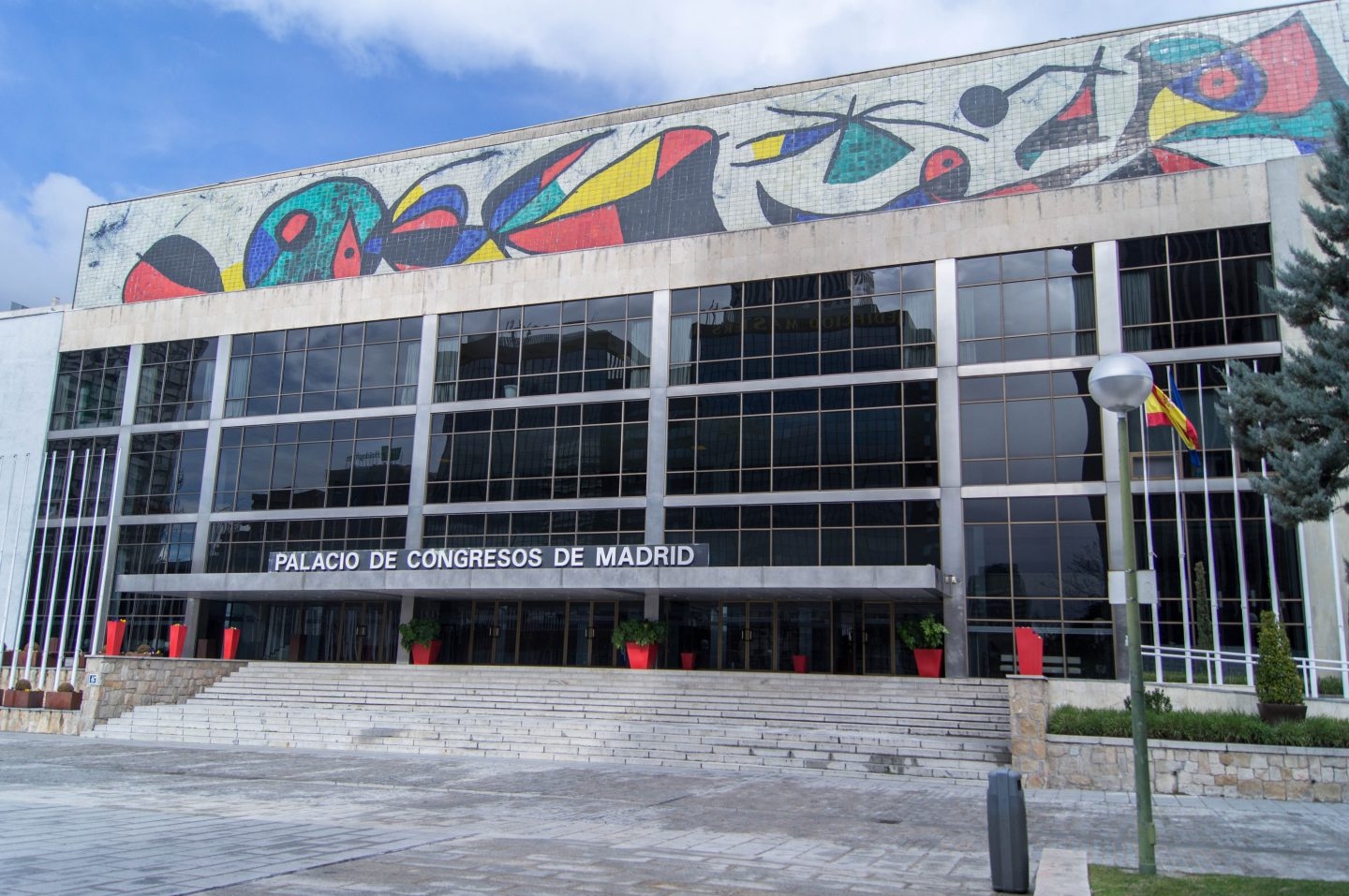El Palacio de Congresos del Paseo de la Castellana está abandonado desde 2012.