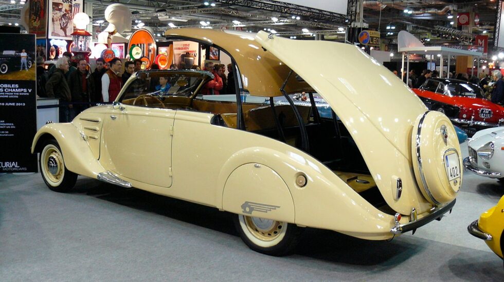 El Peugeot 402 Eclipse, con su techo rígido escamoteable.