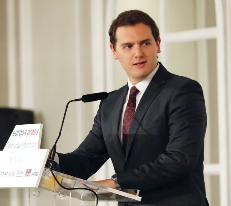 C's se apunta el tanto por la dimisión del presidente de Murcia y pide revisar el acuerdo