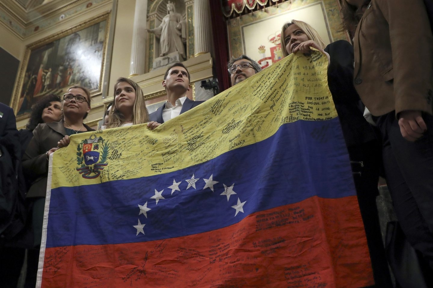 Albert Rivera recibe a opositores venezolanos en el Congreso.