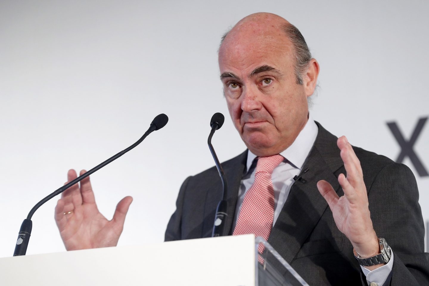 Guindos: "Si no se hubiera pagado el rescate bancario, España estaría fuera del euro"