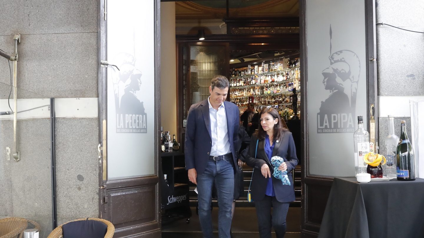 Pedro Sánchez, jutno a la alcaldesa de París, Anne Hidalgo.