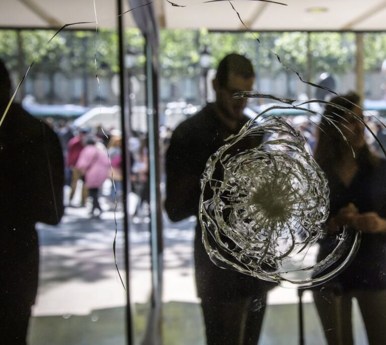 La Fiscalía identifica al terrorista de París como Karim Cheurfi, investigado en enero