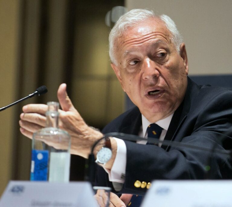 Margallo calcula que en cuatro años Gibraltar podrá ser español
