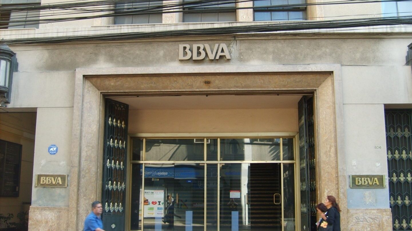 Fachada de una de las oficinas del BBVA.