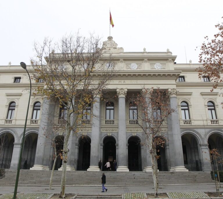 Los directivos de las empresas del Ibex 35 cobran 25 veces más que sus empleados