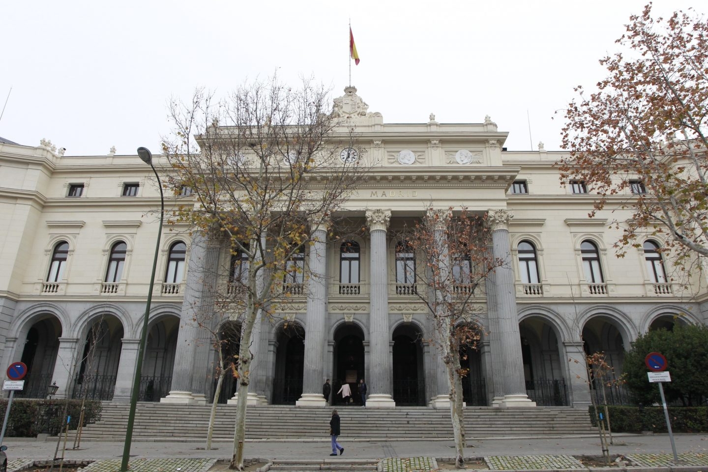 Fachada del Palacio de la Bolsa, en Madrid.