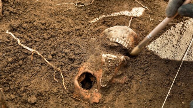 Hallada la fosa común de 150 civiles fusilados en Belchite (Zaragoza) Restos encontrados en la fosa de Burutain de una de las siete personas fugadas de San Cristóbal en 1938.