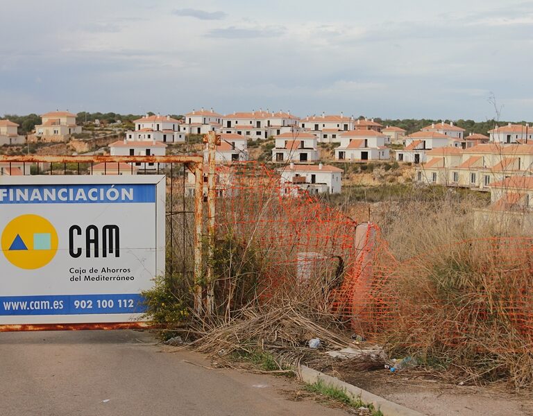 Popular, Sabadell y Caixabank afrontan las demandas de miles de británicos estafados