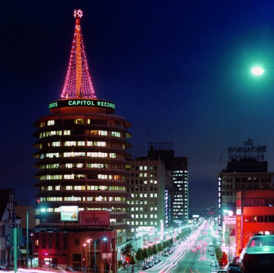 La torre de Capitol Records en las navidades de 1977