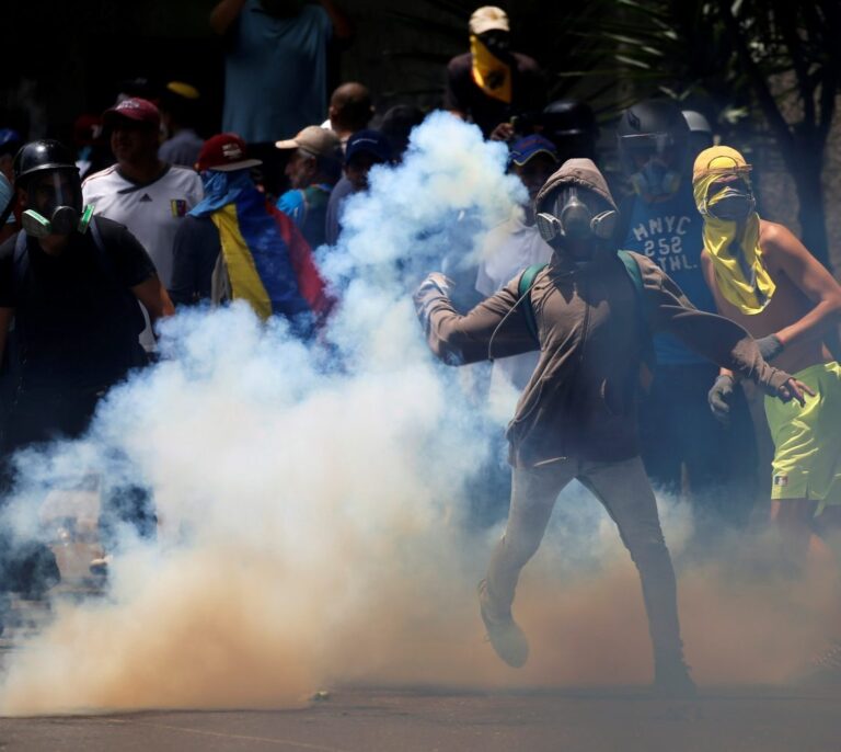 Tres muertos durante los disturbios en las manifestaciones opositoras en Venezuela