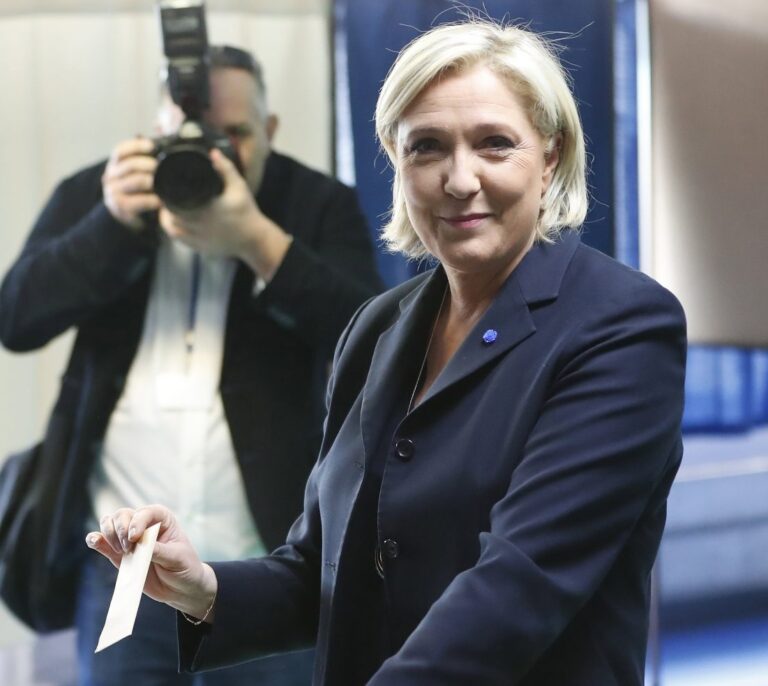 Macron y Le Pen avanzarían a la segunda vuelta en Francia según los primeros resultados