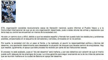 ETA anuncia su desarme pero alerta de su riesgo "por los enemigos de la paz"