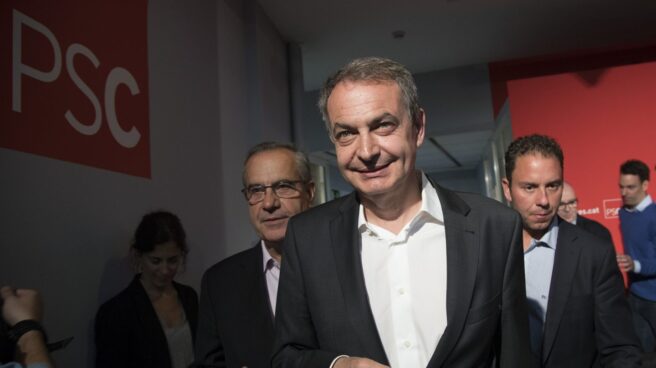 José Luis Rodríguez Zapatero llega a la sede de los socialistas catalanes.
