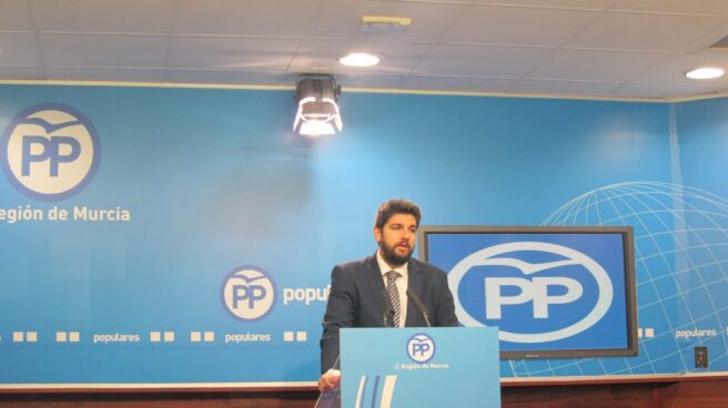 El PP de Murcia cede y apoyará suprimir los aforamientos para investir a López Miras