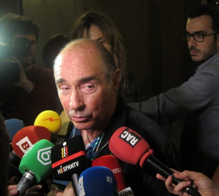 Torra resucita a Llach para atraer a la CUP a su proyecto de constitución republicana