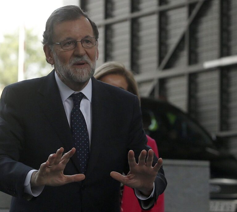 Moncloa: "La moción de censura es propaganda como el Tramabús"