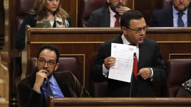 Susana Díaz deja caer a Heredia, su hombre en el Congreso, por sus grabaciones