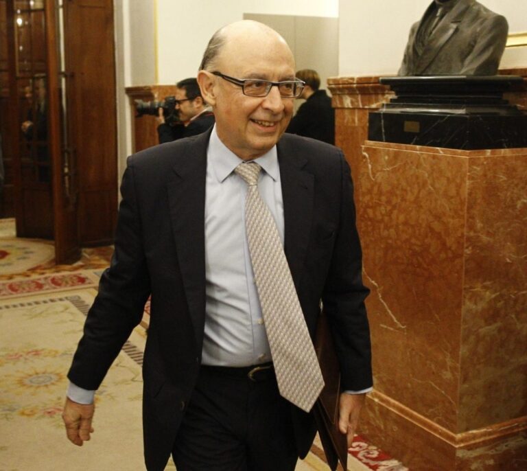 El gasto en funcionarios caerá en 2017 con jubilaciones y reemplazos con menos sueldo