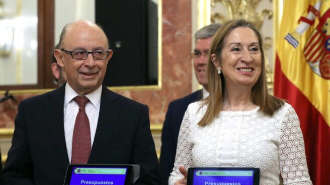 Crsitóbal Montoro y Ana Pastor, con los Presupuestos.