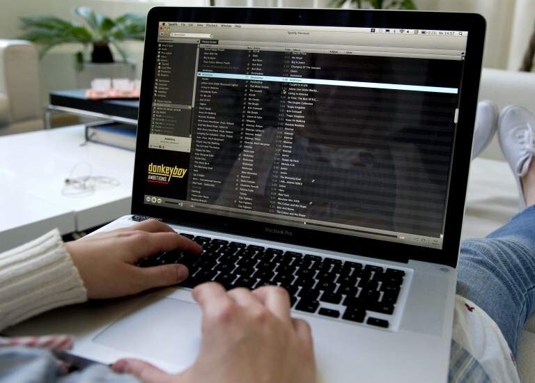 Spotify y Apple Music resucitan a la industria musical: ya generan la mitad de sus ingresos