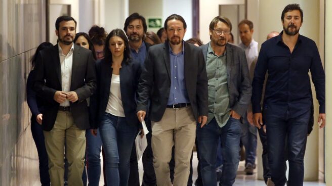 Pablo Iglesias, junto a su equipo, antes de anunciar su intención de impulsar una moción de censura.