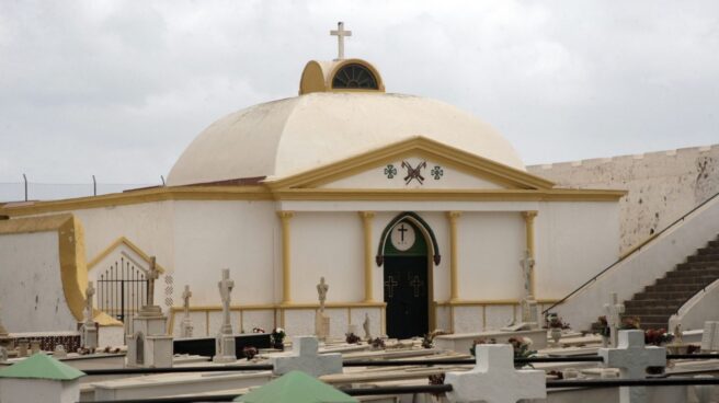 Pabellón militar del cementerio de Melilla donde reposan los restos de Sanjurjo.