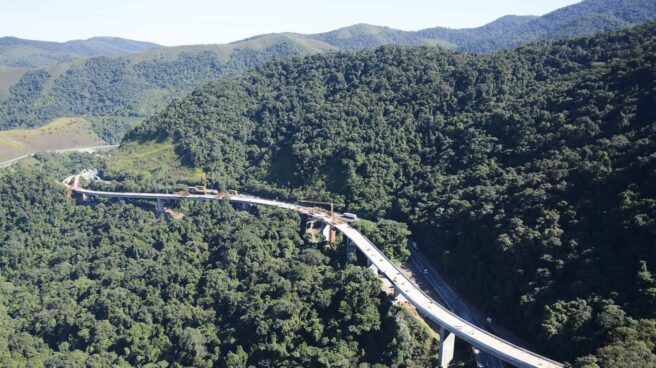 Ampliación de la autopista de la Serra do Cafezal, en Brasil (Abertis) Abertis construye la ampliación de la Autopista Régis Bittencourt, en la Sierra do Cafezal (Brasil)