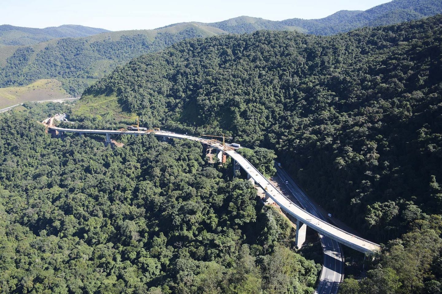 Abertis construye la ampliación de la Autopista Régis Bittencourt, en la Sierra do Cafezal (Brasil)