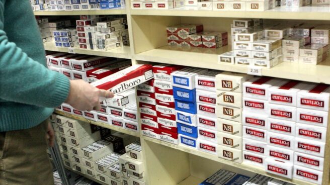Tabaco Cartones de tabaco en un estanco.