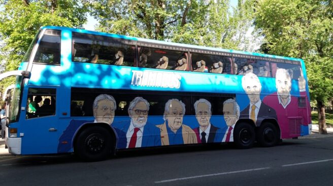 Tramabús de Podemos: González, Cebrián, Pujol, Villar Mir, Inda, Aznar y Bárcenas. Tramabús de Podemos: González, Cebrián, Pujol, Morenés, Inda, Aznar y Bárcenas.