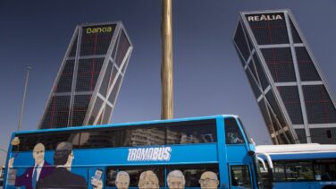Podemos no revela el coste del 'Tramabús' ni el nombre de la empresa de alquiler
