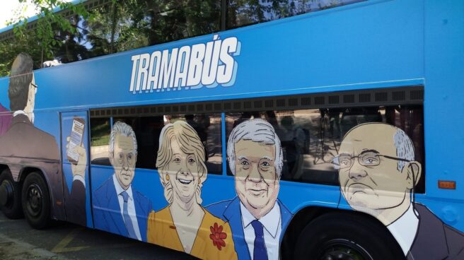 Tramabús de Podemos, con Rajoy, Blesa, Aguirre, Arturo Fernández y Díaz Ferrán. Tramabús de Podemos, con Rajoy, Blesa, Aguirre, Arturo Fernández y Díaz Ferrán.