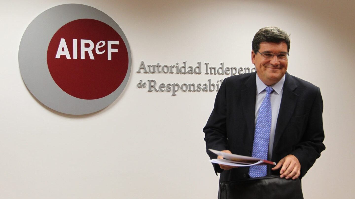 El presidente de AIReF, José Lus Escrivá, antes de un encuentro con los medios.
