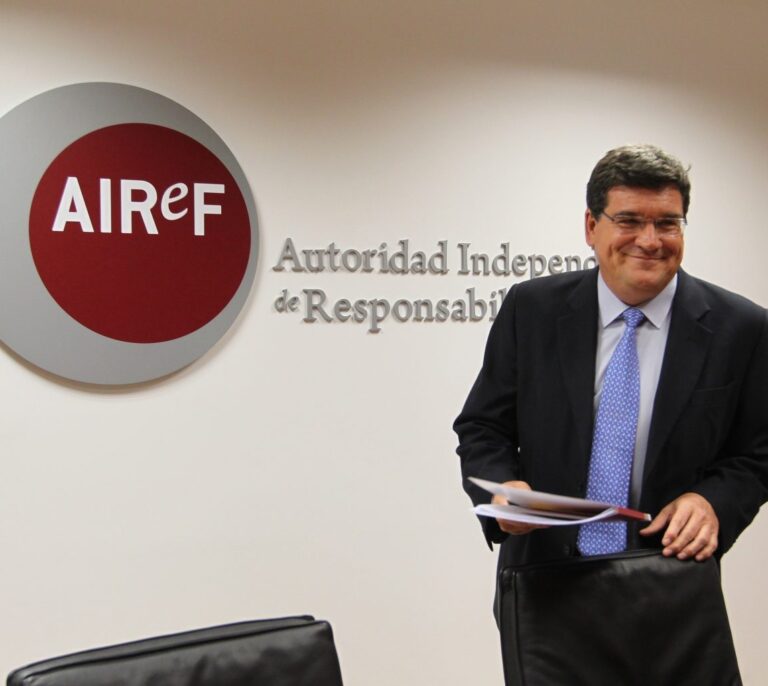 AIReF admite que la subida del SMI no ha tenido por ahora efectos negativos sobre el empleo