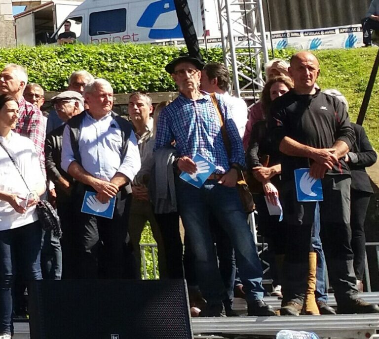 Dos gendarmes robaron para su 'colección' más de un centenar de armas del desarme de ETA