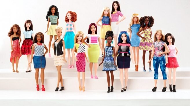en caída libre por Barbie mientras las Disney a Hasbro