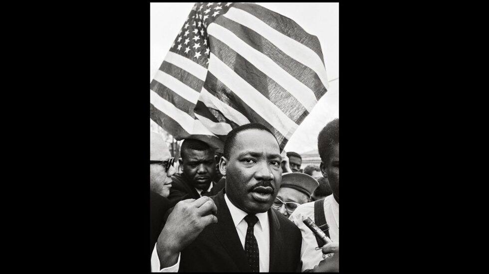 Ralph Abernathy y Martin Luther King en la Marcha hacia Montgomery en 1965. Steve Schapiro.