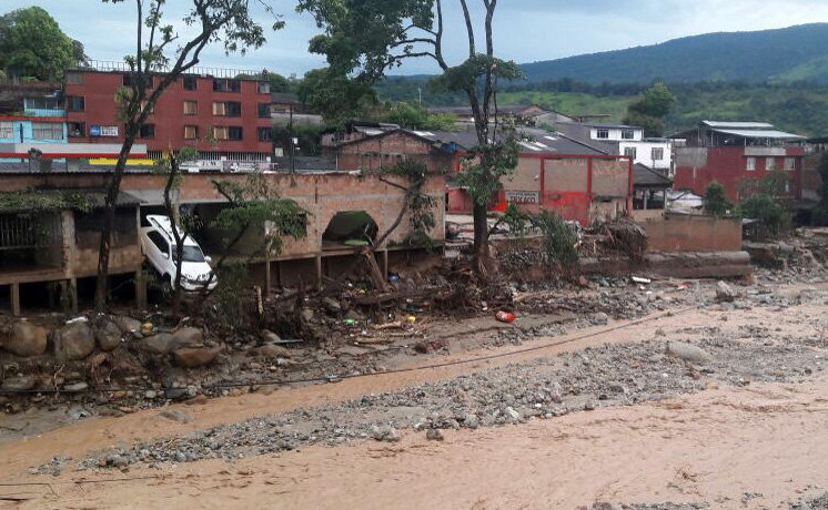 Al menos 200 muertos y cientos de heridos tras una avalancha en Colombia