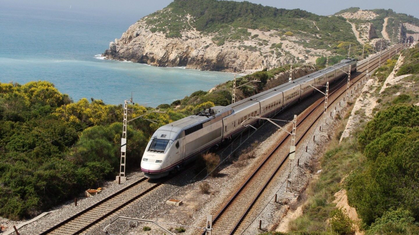 Los trenes Euromed circulan cerca del recorrido del Corredor Mediterráneo