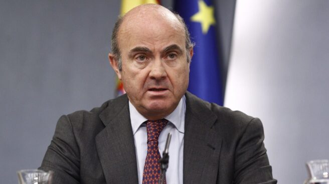 guindos El ministro de Economía, Luis de Guindos, en rueda de prensa tras el Consejo de Ministros.