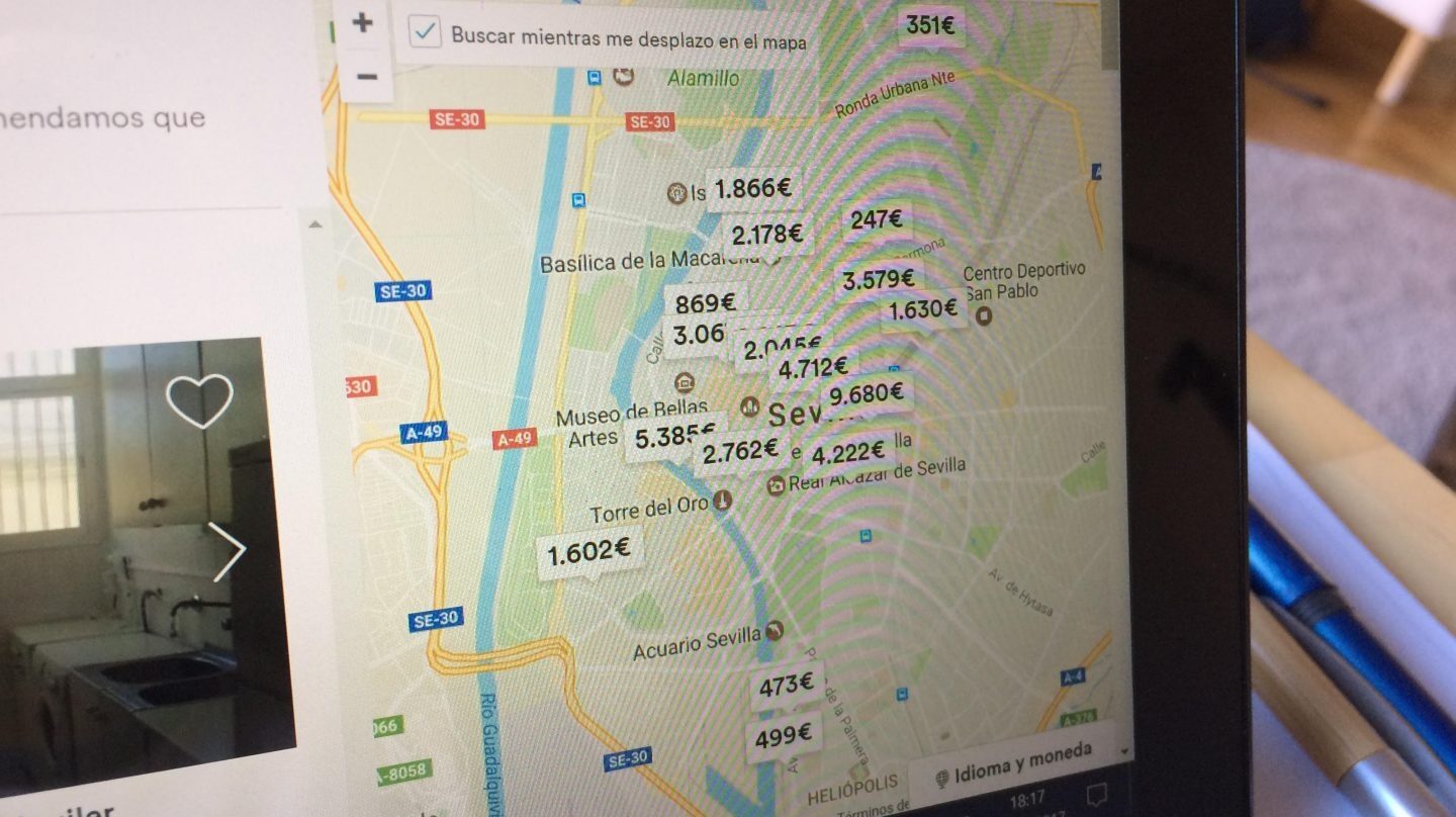 Búsqueda de una vivienda de alquiler vacacional en internet