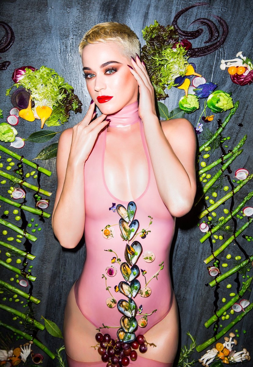 La cantante Katy Perry presenta su último single, 'Bon appétit'.