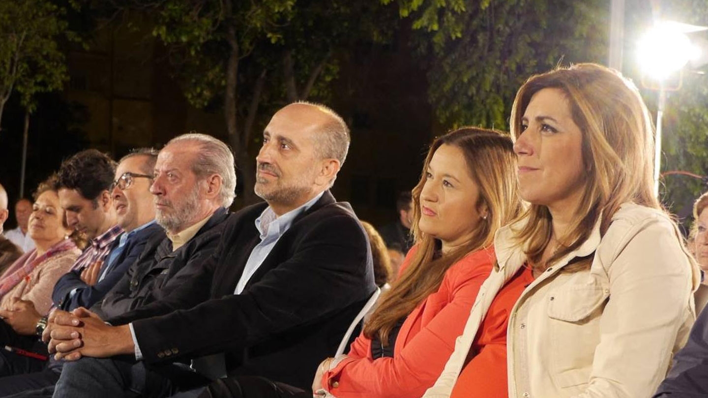 Luis Ángel Hierro, junto a Verónica Pérez y Susana Díaz.