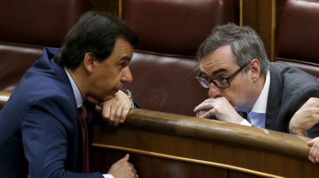 Martínez-Maillo y Villegas, los interlocutores de la crisis de Murcia, charlan en el Congreso