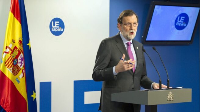 Rajoy califica de "intolerable" el "chantaje que ha puesto sobre la mesa Puigdemont"