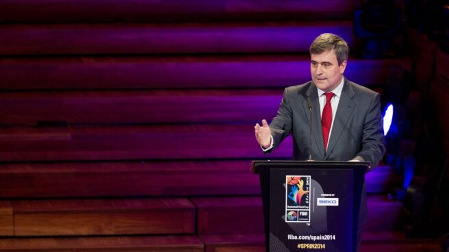 Miguel Cardenal, en un acto promocional de la Copa del Mundo de Baloncesto España 2014 durante su etapa como presidente del CSD.