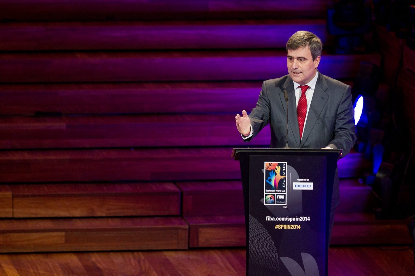 Miguel Cardenal, en un acto promocional de la Copa del Mundo de Baloncesto España 2014 durante su etapa como presidente del CSD.