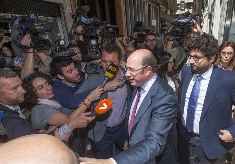 Pedro Antonio Sánchez, junto a Fernando López Miras.